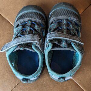 Oshkosh Size 6 Toddler shoes medium width
